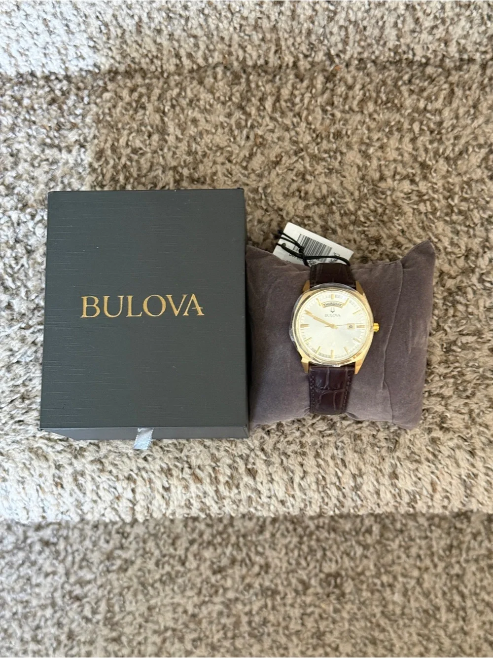 Bulova classic gold -Tone Dress Watch with Brown Leather Strap daydate